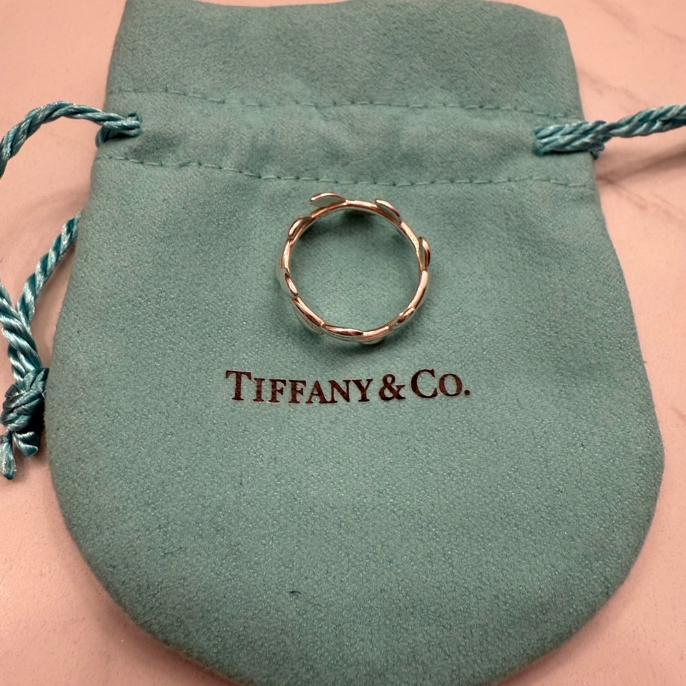Tiffany & Co. Paloma Picasso Olive Leaf Band Ring - Picture 4 of 5